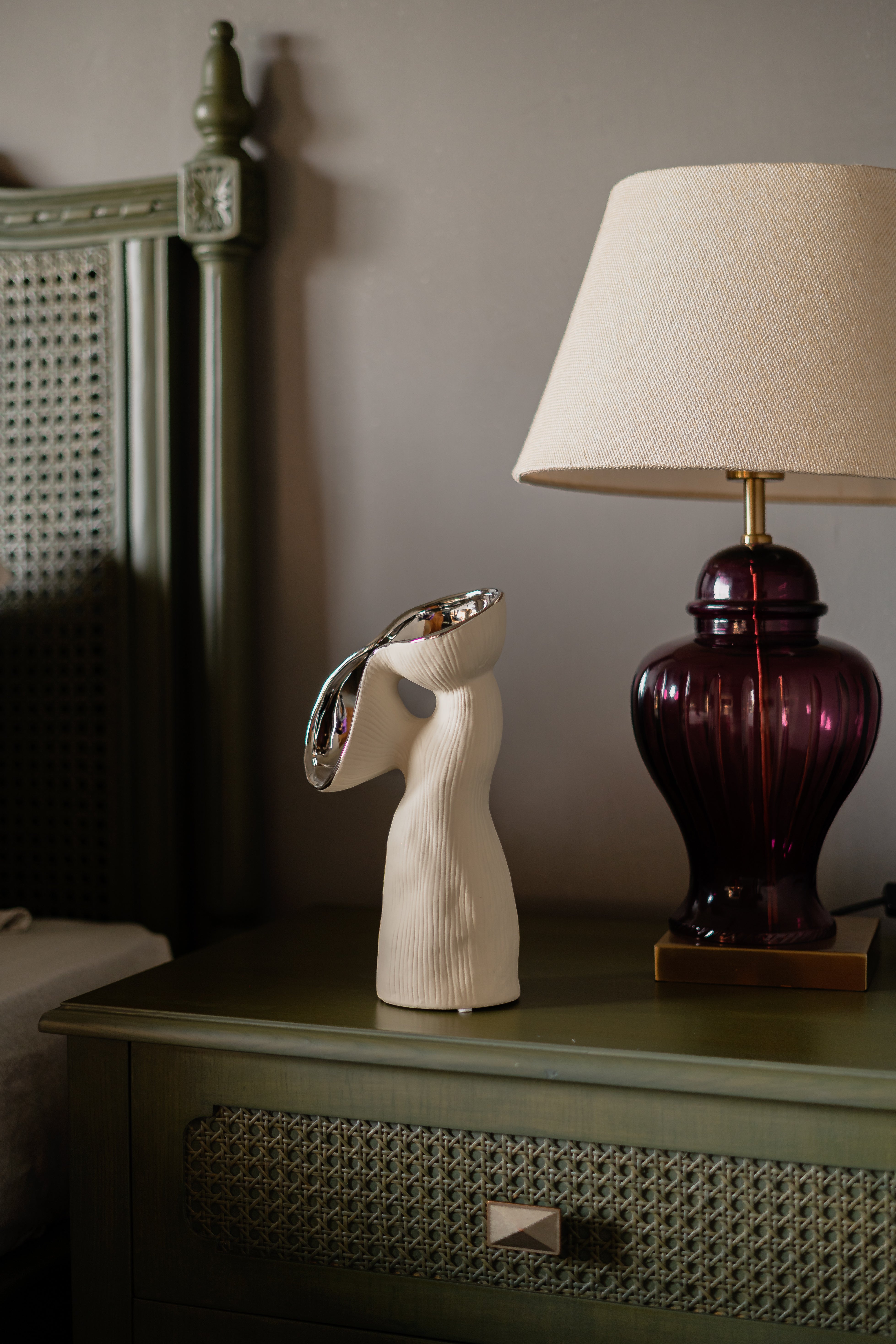 One-tube vase with crooked head